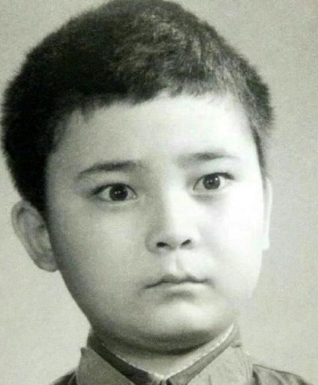 他是闪闪的红星潘冬子的扮演者如今家庭美满