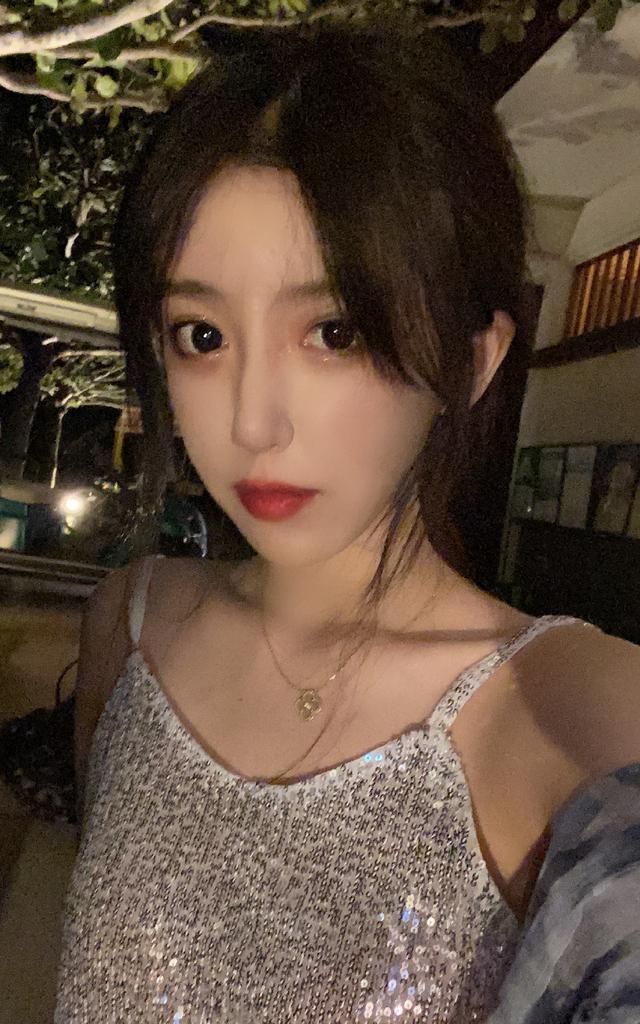 呆妹儿大秀泳装,身材意外火辣,网友的反应暴露一切!