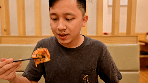 02焦糖拼盘外面裹着一层层的焦糖, 外脆内软一口下去卡兹卡兹是幸福的