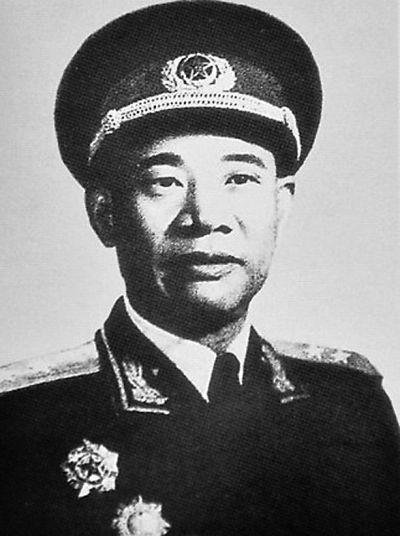 袁也烈在1925年就光荣入党,是一位老党员.