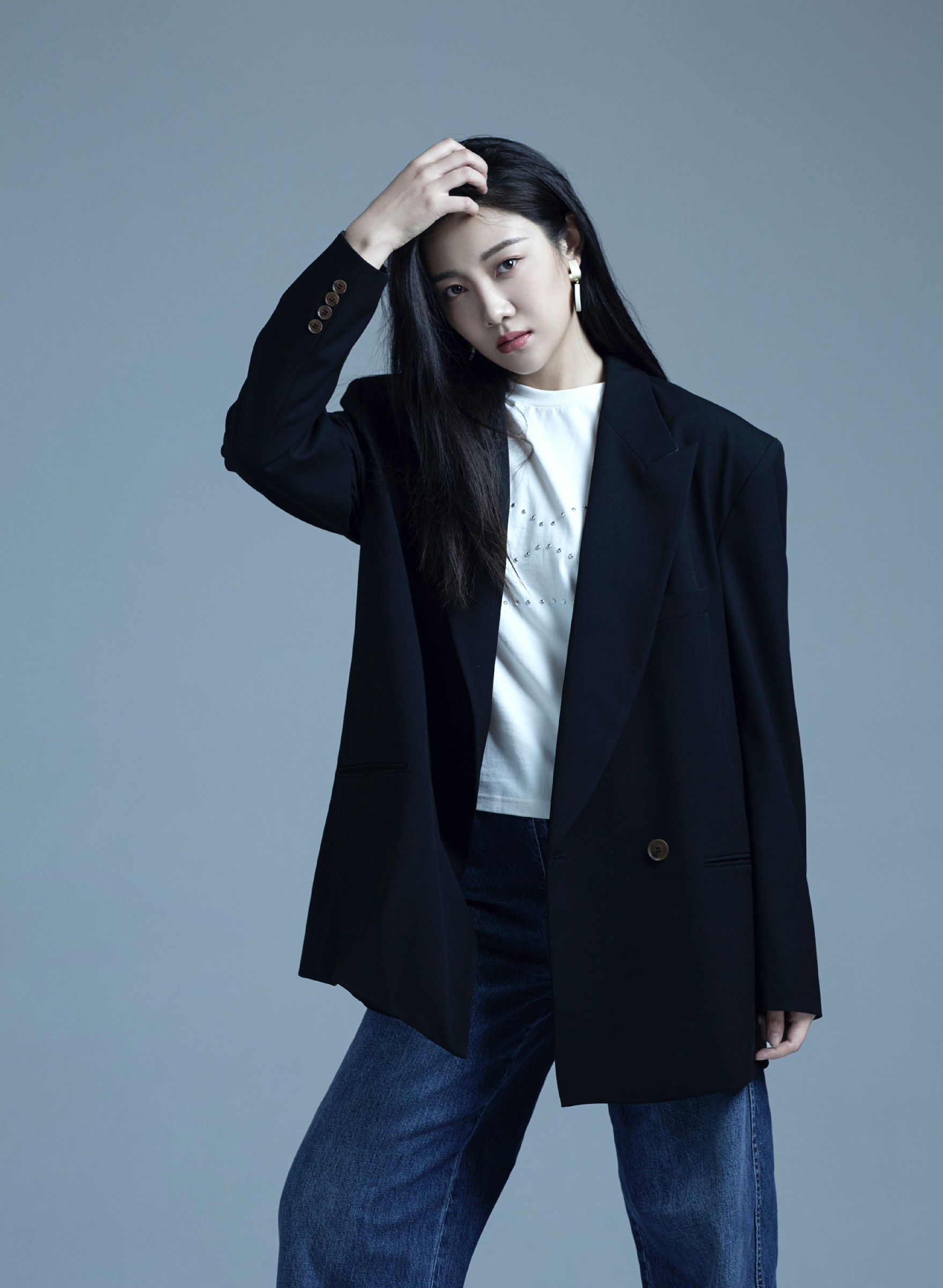 许明明最新ep《低调傲慢》上线演绎都市情感的真实与期待