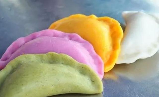 还有手工年糕水饺,老鼠糖球,青麻糍等特色小吃,试想大家在鸣鹤古镇的