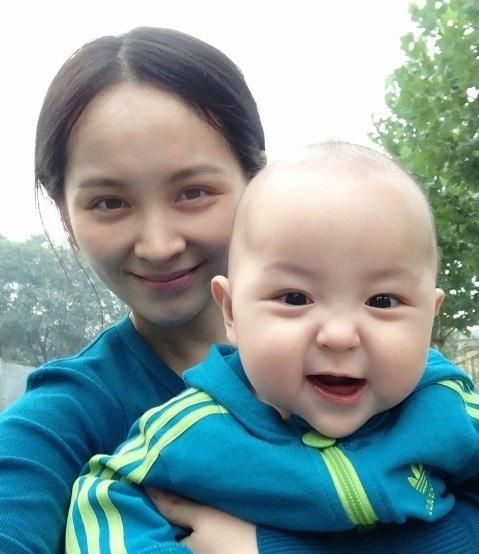 邓莎晒儿子近照,大麟子初显男神气质,年纪小却已帅气难掩