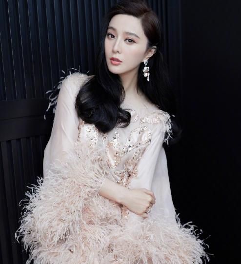 范爷复出高调走红毯,"仙女"打扮却遭钟楚曦艳压|钟楚曦|范冰冰|仙女