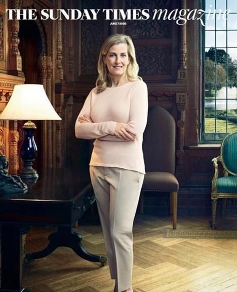 英女王55岁小儿媳喜登封,穿搭真乃王室时尚杀手|登封|苏菲|梅根_新浪