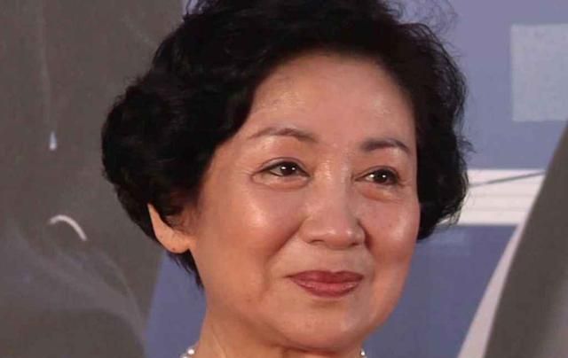 演了45年戏,74岁才靠个龙套一炮而红|鲍方|龙套|配角_新浪新闻