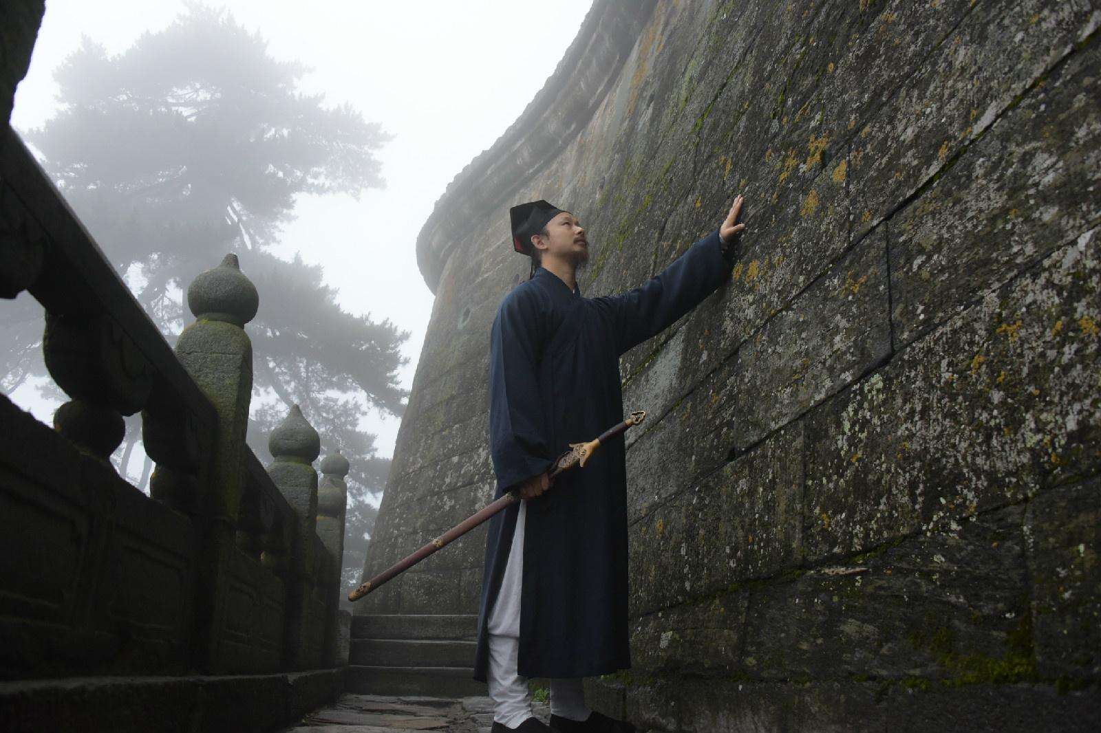 悬空劈砖失利称我好难,视频仍发网上