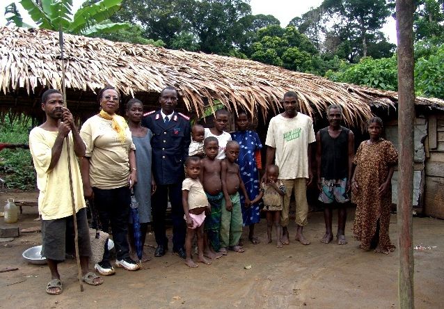 帮助他们改变生活方式,走出森林,参加现代社会生活,但是大多数俾格米