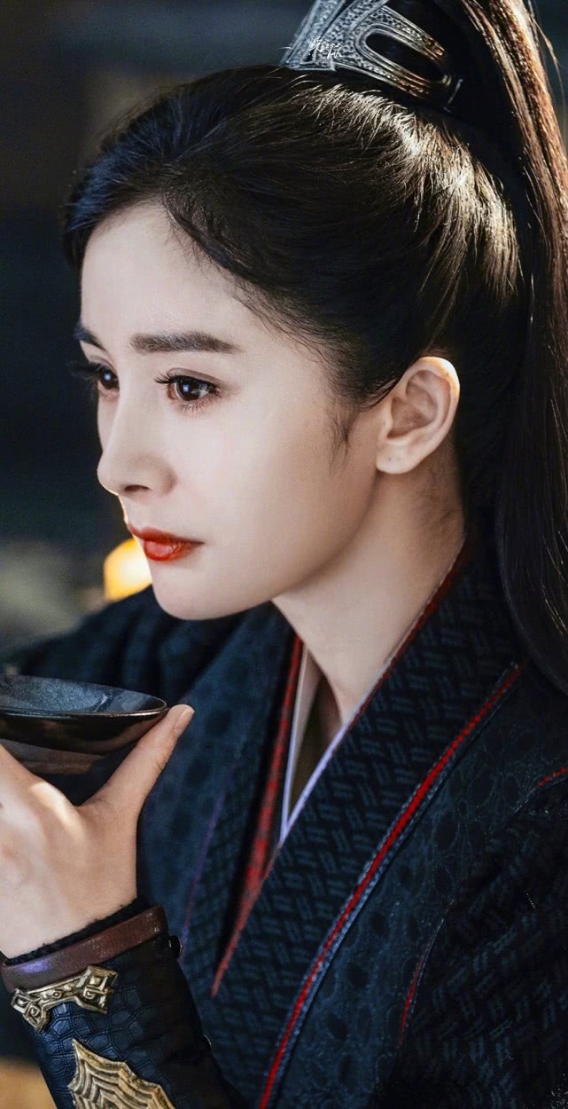 电视剧《斛珠夫人》剧照先行来袭!杨幂高马尾造型首曝光!