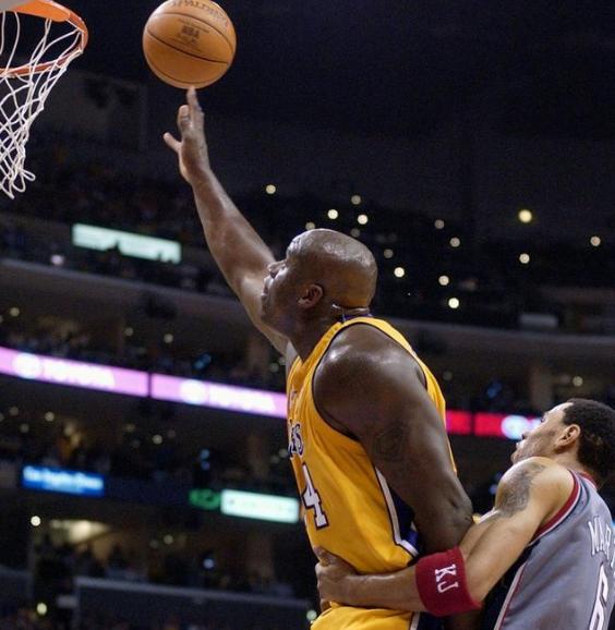 狂轰40   12   8奥尼尔天神下凡湖人横扫篮网,ok完成三连冠霸业