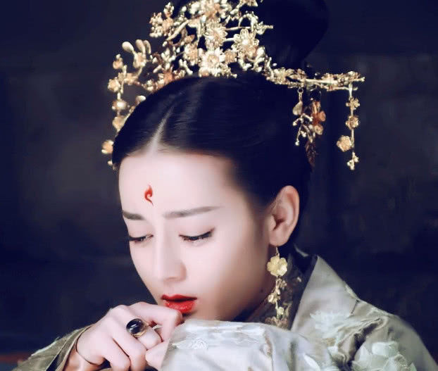 同样是花钿妆赵丽颖霸气刘诗诗惊艳却被她迷了心窍