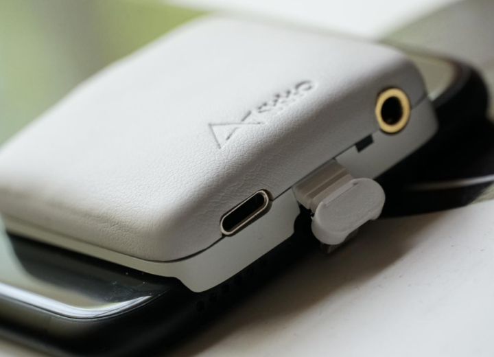 大幅提升手机音质 可推几乎所有耳塞的背夹式耳放 ikko itm05