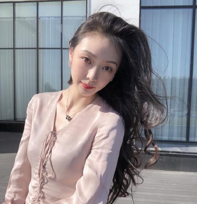 樊响有1米88的身高,是郎平喜欢的高个二传手类型,可惜因伤早早退出