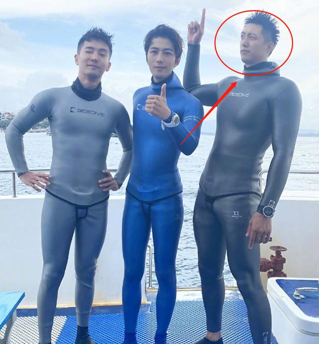 陈学冬晒黄景瑜潜水合照黄景瑜身材不算啥湿发造型才太抢镜了