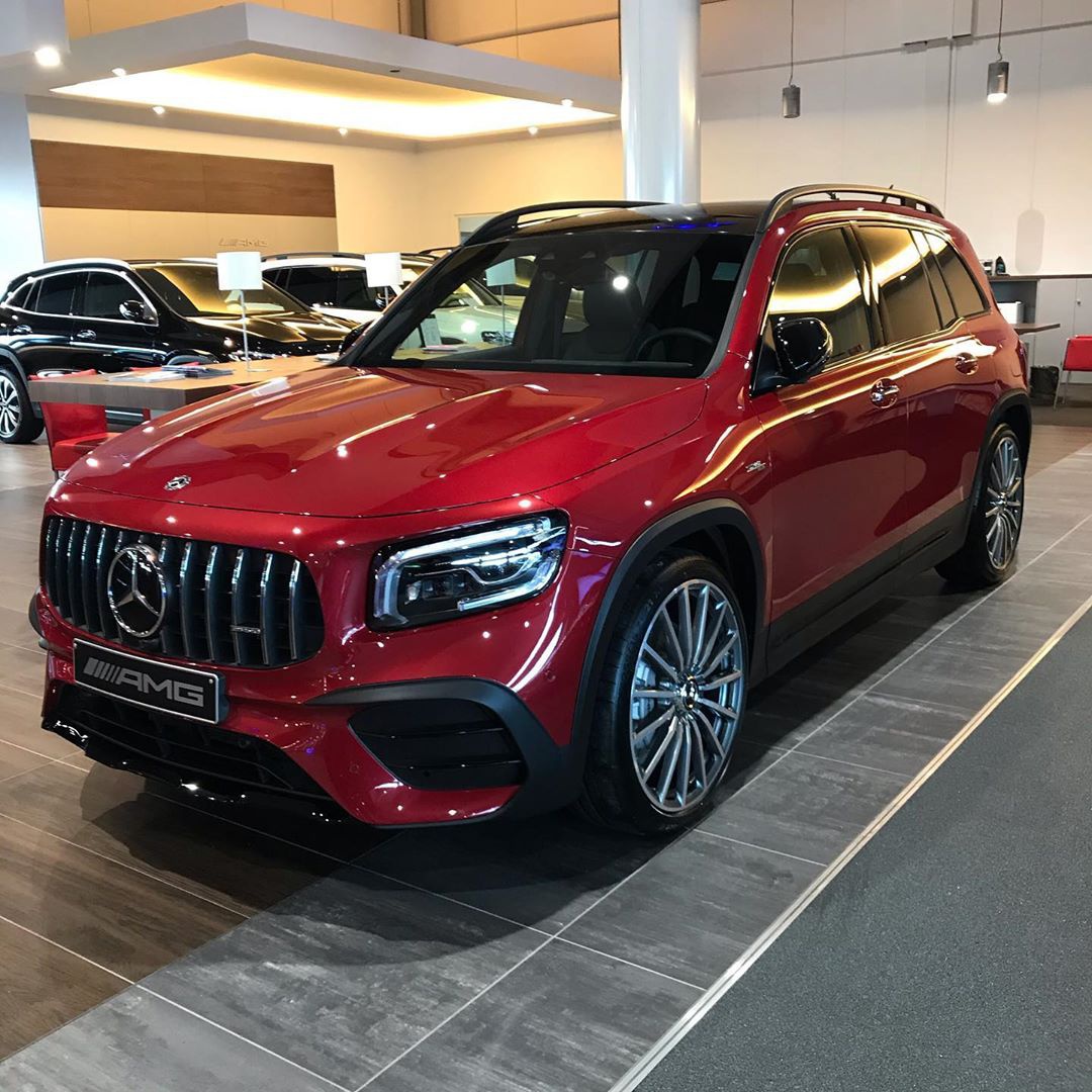 梅赛德斯amgglb35实车红色的运动风格