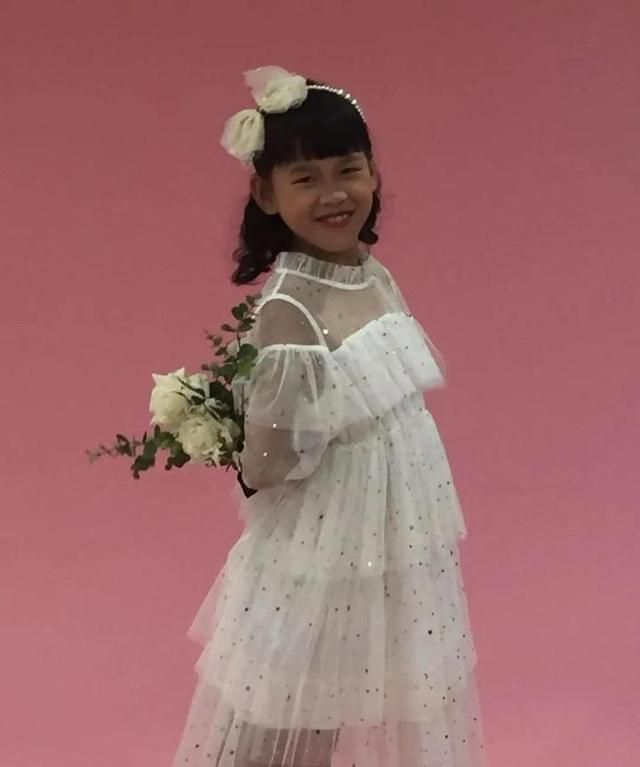 失踪的两名女生,一个为12岁的小徐,另一个为11岁的小朱,今早在上学路