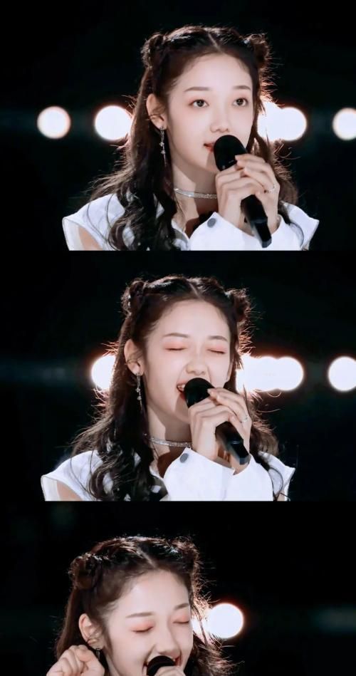 卷发的希林娜依·高有着羞涩气质,和深沉又文艺的嗓音形成了鲜明的