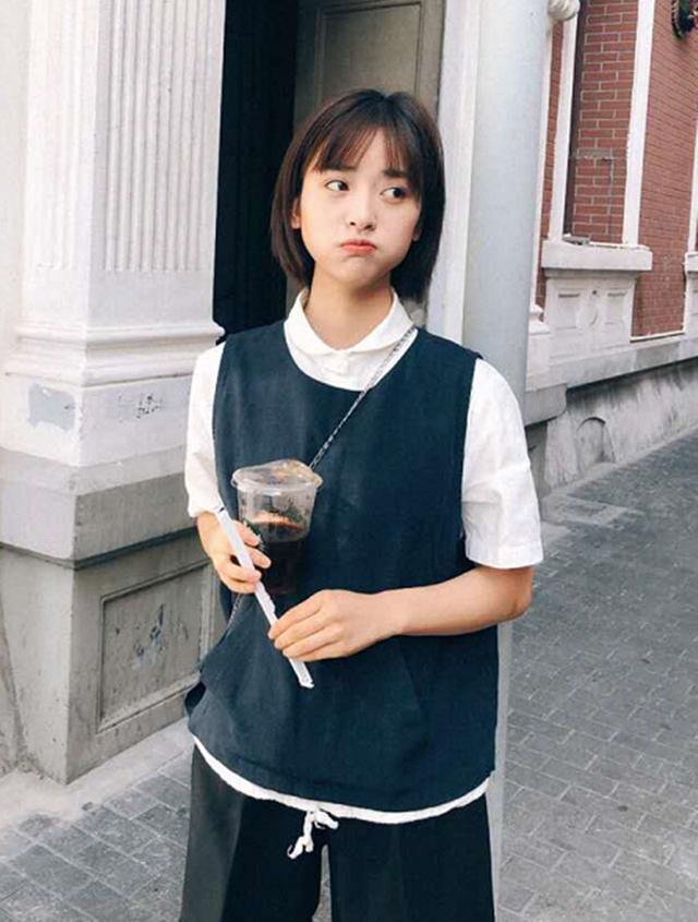 看到邢菲就会想到沈月两人不仅风格像就连私服都是同一类型的