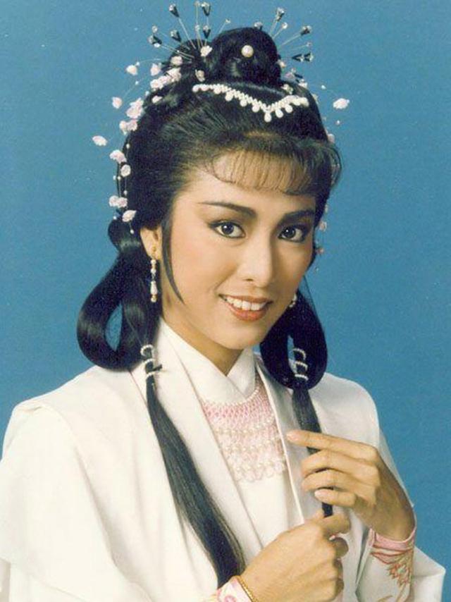 那时候特别迷恋米雪,觉得年轻时的米雪特别的漂亮,顾盼生辉 ,巧笑倩兮