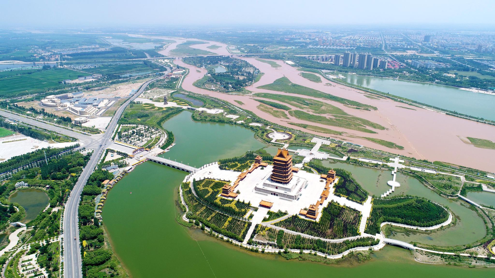 新华社记者王鹏摄↑位于宁夏中卫市的黄河黑山峡河段(2019年5月9日摄