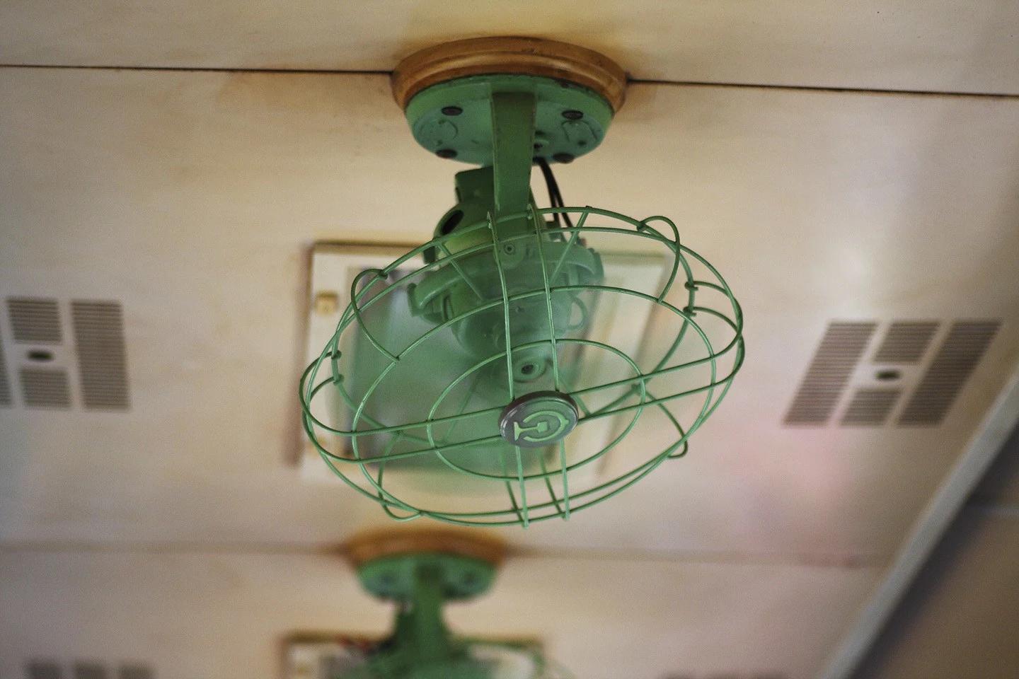 6095次列车速度慢,没有空调,为何受游客青睐?