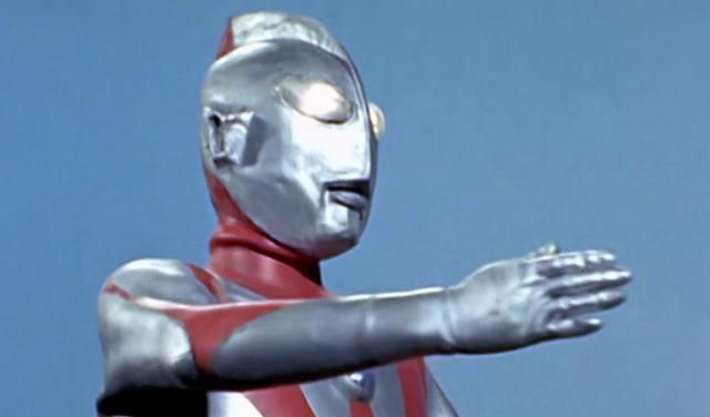 初代奥特曼最经典的4个动作,前3个很帅,最后1个笑趴了!