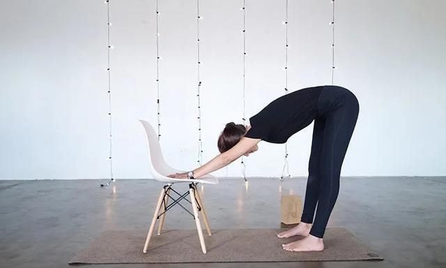 瑜伽实用护腰体式,每天坚持几分钟,随时都可以给腰部