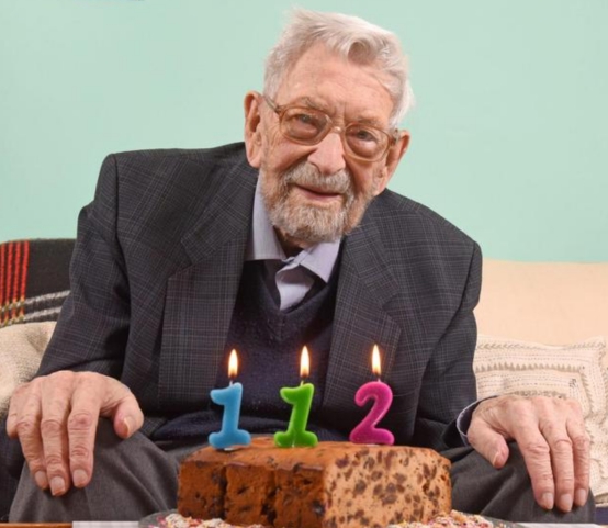 威顿之前,世界上最长寿的男性是一名来自日本的名字叫做渡边智哲的人