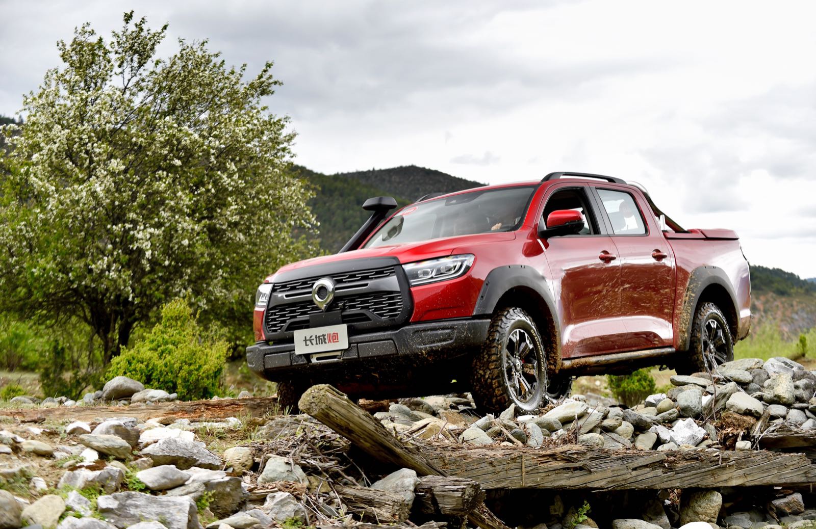 开到中东去打仗 试驾长城炮越野皮卡