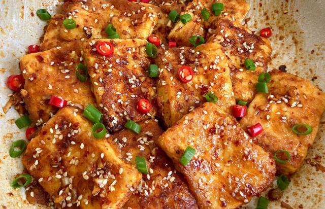 香煎孜然豆腐,柠檬香煎巴沙鱼,低卡低脂的柠檬手撕鸡丝