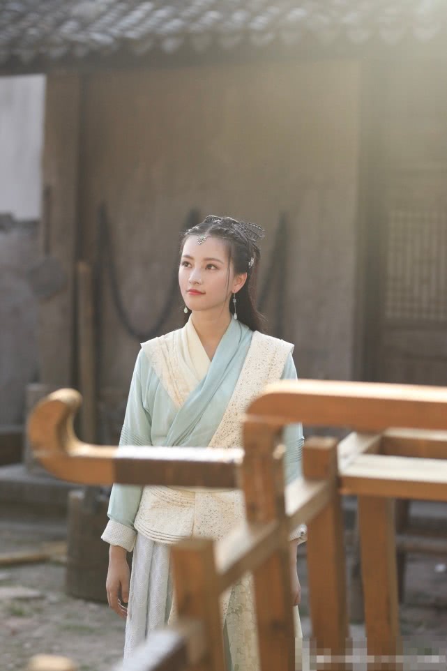 曾经很红的武大校花黄灿灿,出演古装剧清秀绝俗,有种初恋的感觉