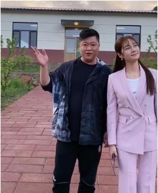 谢永强与王小蒙再拍视频,私下95后娇妻曝光