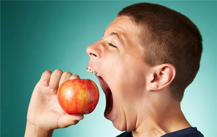 世界上最大的嘴巴,因为太大饭都吃不下去,喝水会漏出来