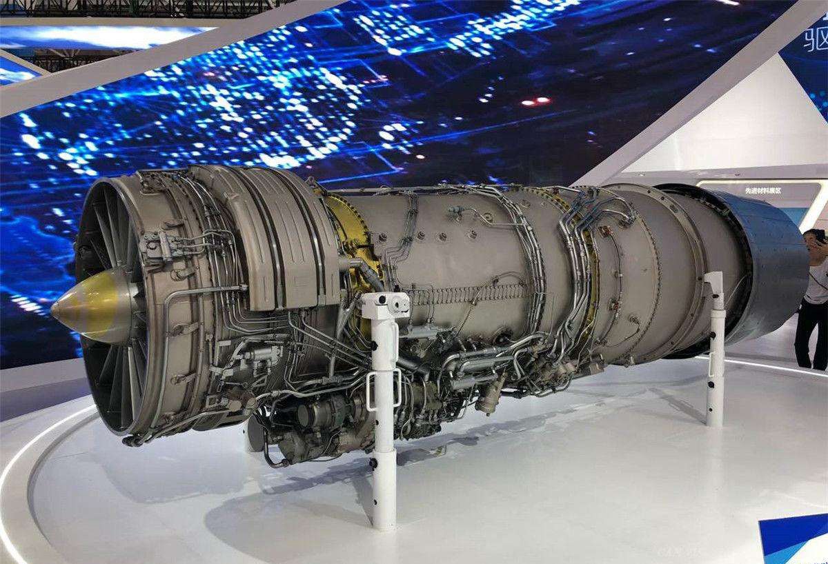 发动机很容易吸进杂物破坏涡扇叶片,即便一台甚至两台发动机因故障