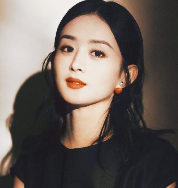 有种冷艳叫赵丽颖黑衣写真侧颜精致有魅力网友想不到