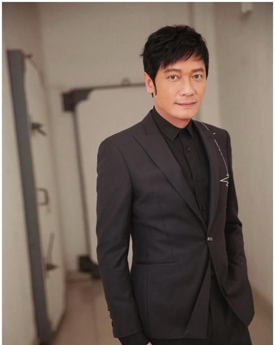 靠《无间道》翻红,57岁老戏骨罗嘉良罕晒近况