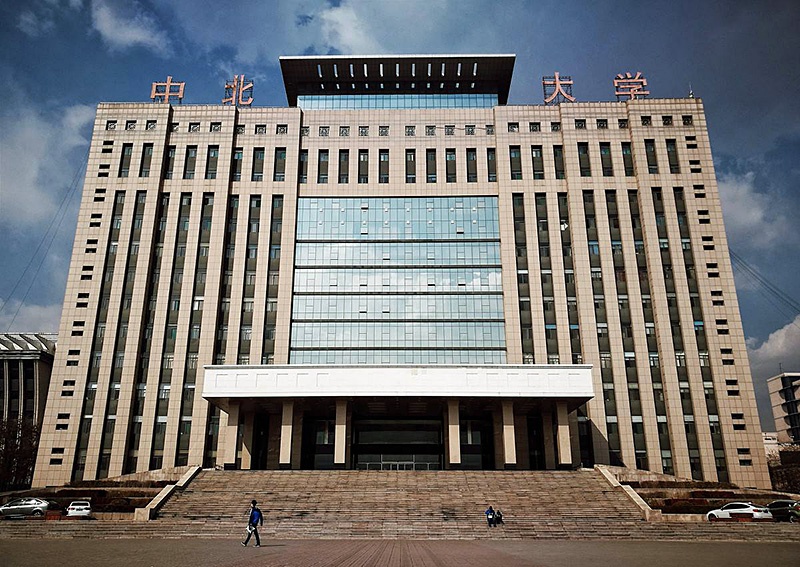 大学生作弊被抓,坠楼身亡,监考老师维护考场秩序,不是心理医生