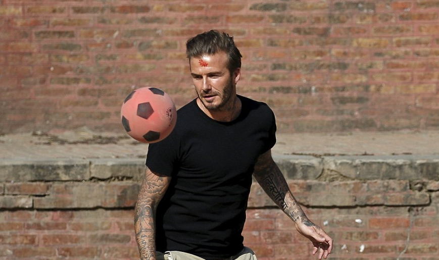 不过沉寂了一段时间后,小贝一家又开始营业.