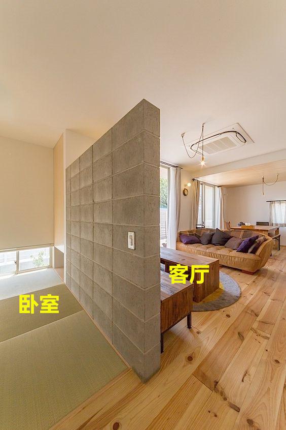 墙壁前面装假墙,中间藏个储物间
