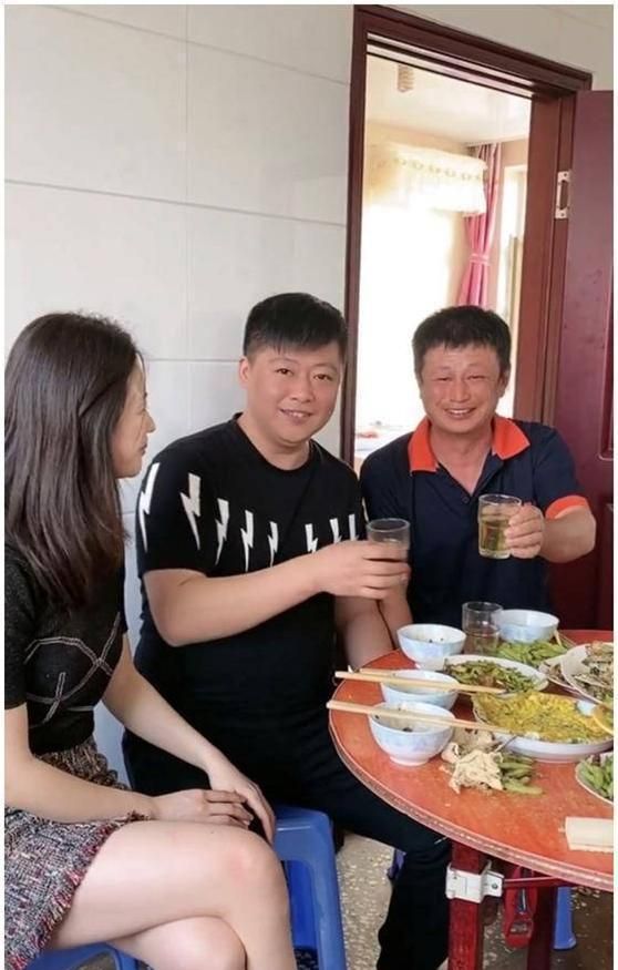 谢永强与王小蒙再拍视频私下95后娇妻曝光