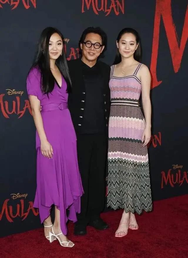 利智两女儿遗传到母亲的傲人身材,颜值俱佳,欧美风性感成熟