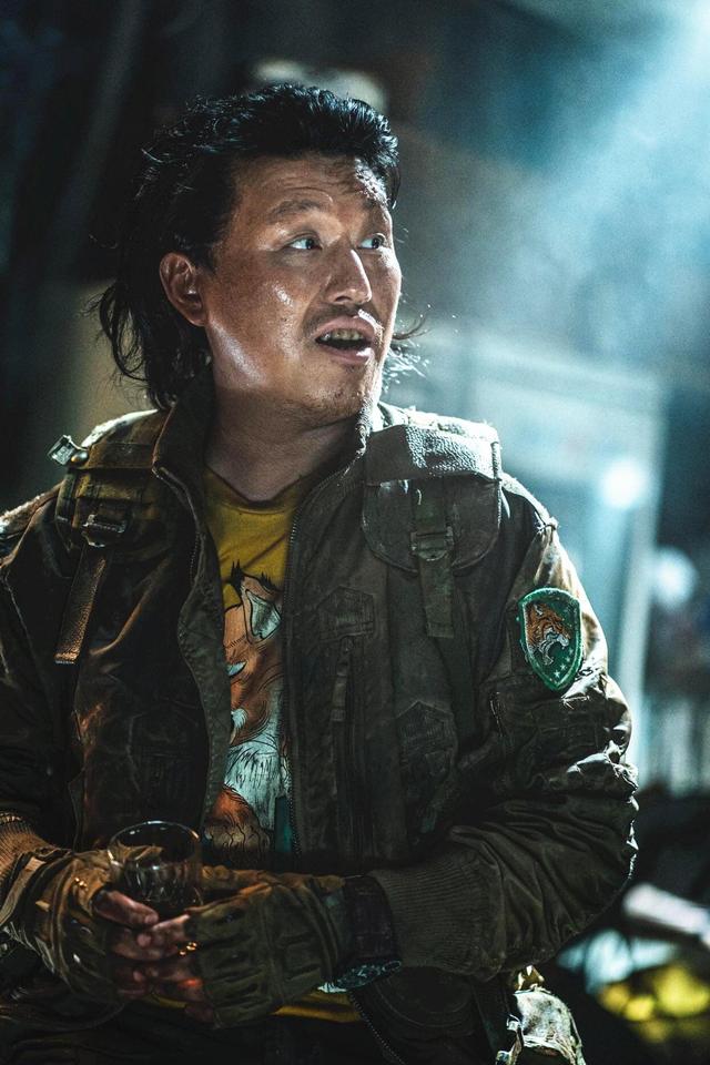 两部韩国丧尸大片釜山行2活着曝新照丧尸围城如何求生