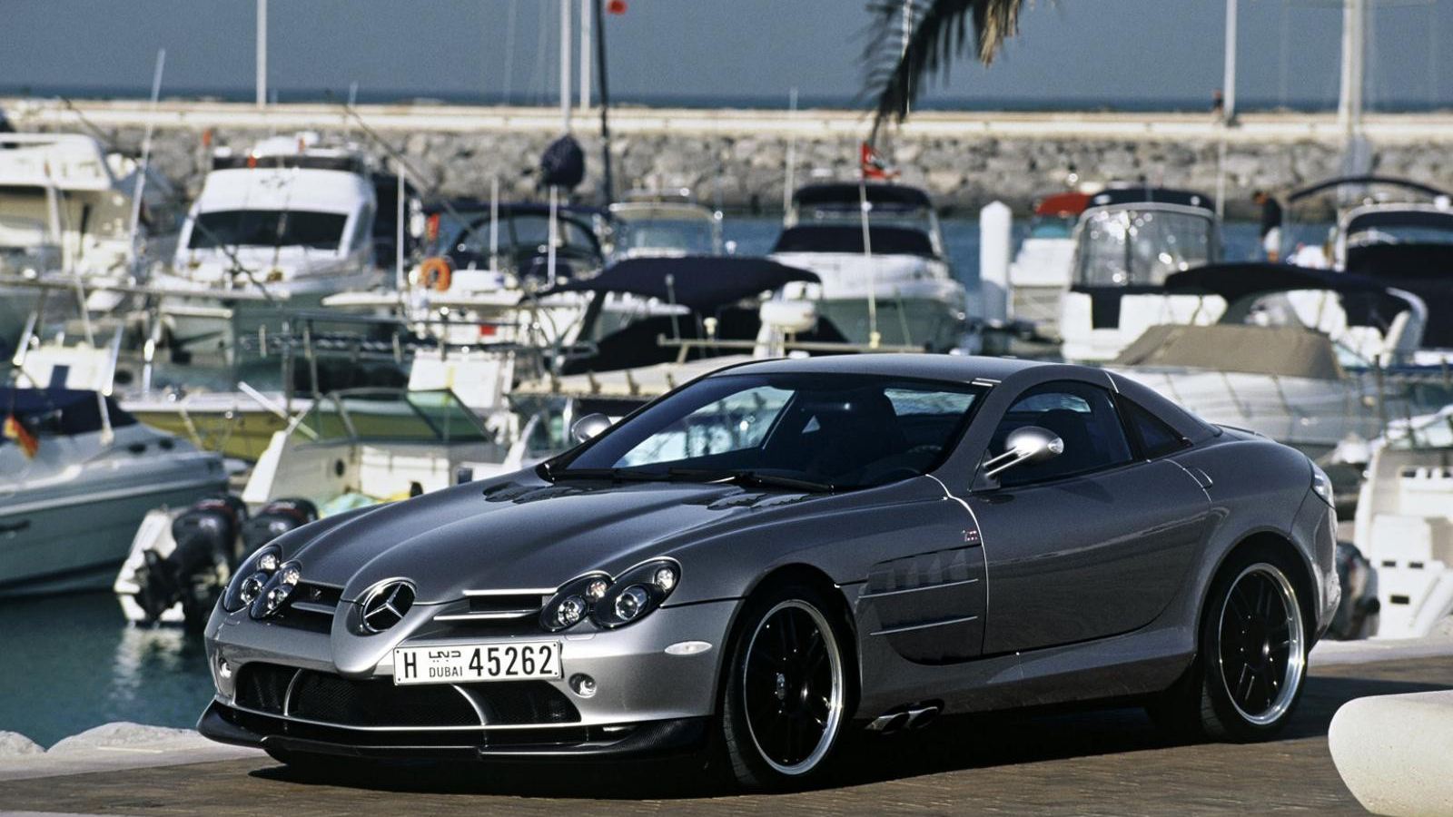 1,奔驰slr722,周董开着它载外婆兜风