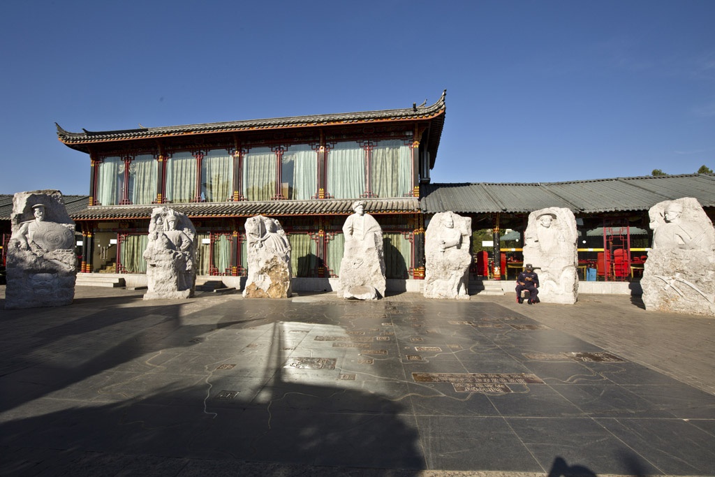 绚丽多姿的民族风情,博大精深的彝族文化,走进彝人部落