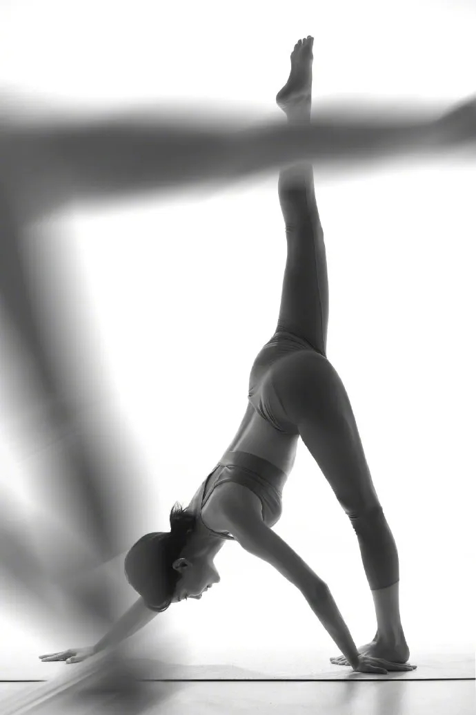 43岁的陈数美得不可方物看她练瑜伽的过程才知道什么叫做气质