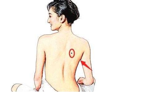 后背长痣在后背长吉痣的女人,非富即贵,拥有非常厚实的家底,有主见