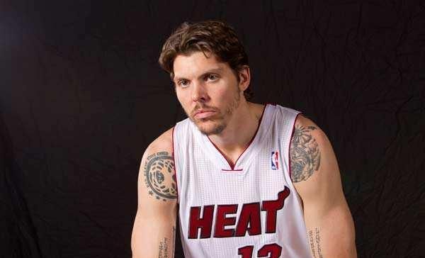 老球痞,40岁米勒随意打爆大一新生,普通人和nba差距有多大?