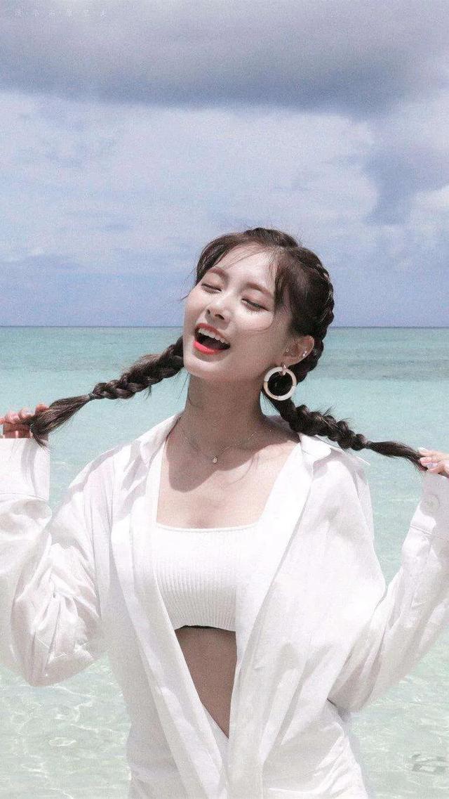 周子瑜绑高马尾飘仙气吐私密烦恼超萌