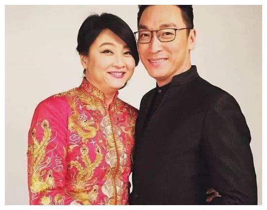 出道多年无绯闻,婚后20年与妻子恩爱有加|陈莉萍|陈泰鸣|妻子_新浪