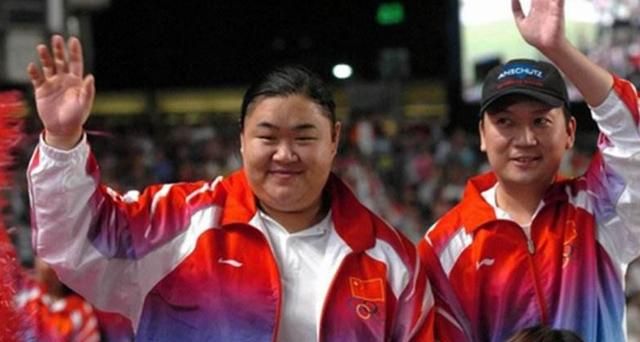 中国举重功勋唐功红拼到七窍流血拿下冠军她现状如何